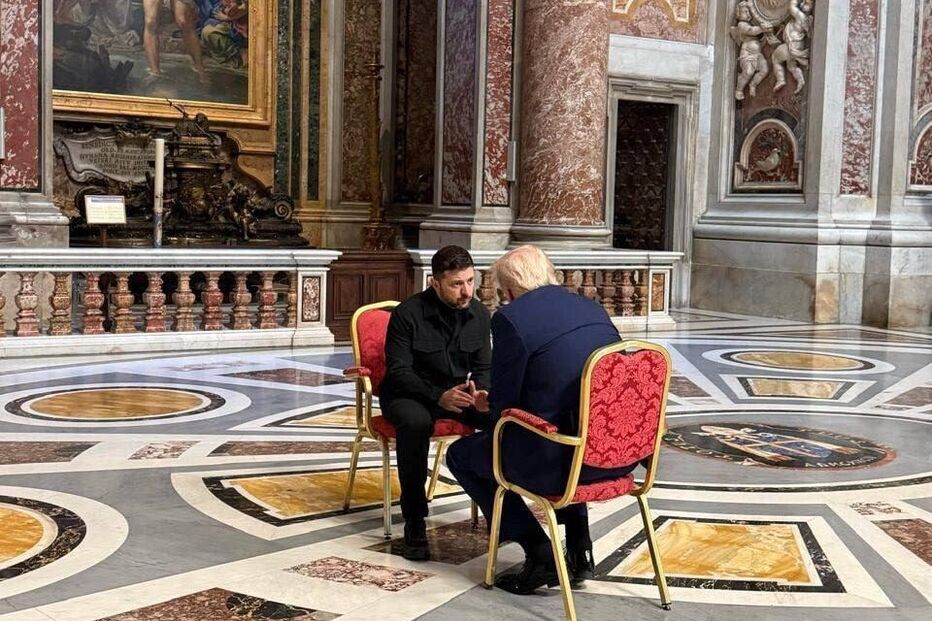 Donald Trump e Volodymyr Zelensky estiveram reunidos antes do funeral do Papa Francisco