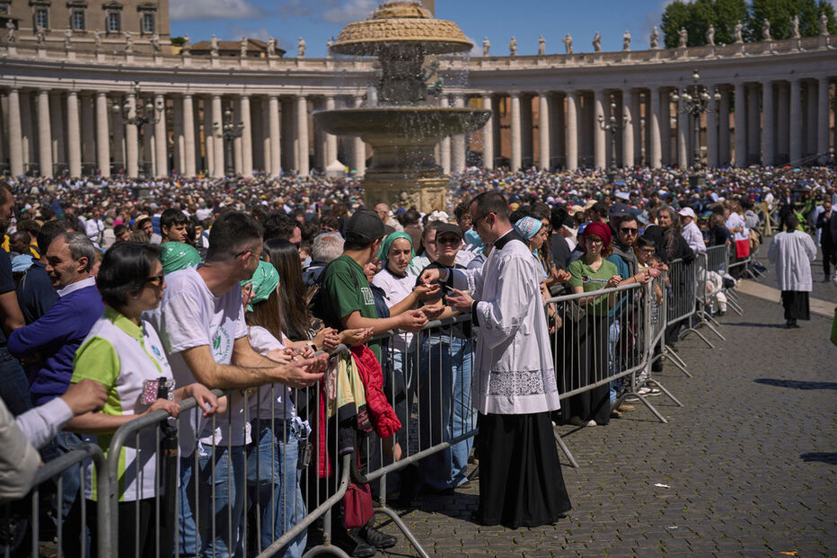 Fiéis no funeral do Papa Francisco