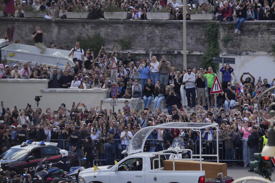 Cortejo fúnebre de adeus ao Papa Francisco