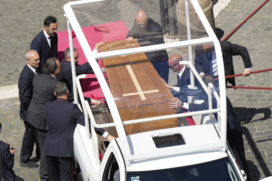 Caixão do Papa Francisco chega à Basílica de Santa Maria Maior em Roma