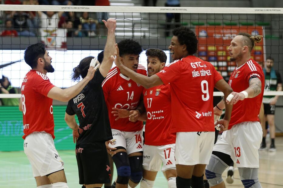 Benfica volta a vencer Sporting e fica a um triunfo do título nacional de voleibol