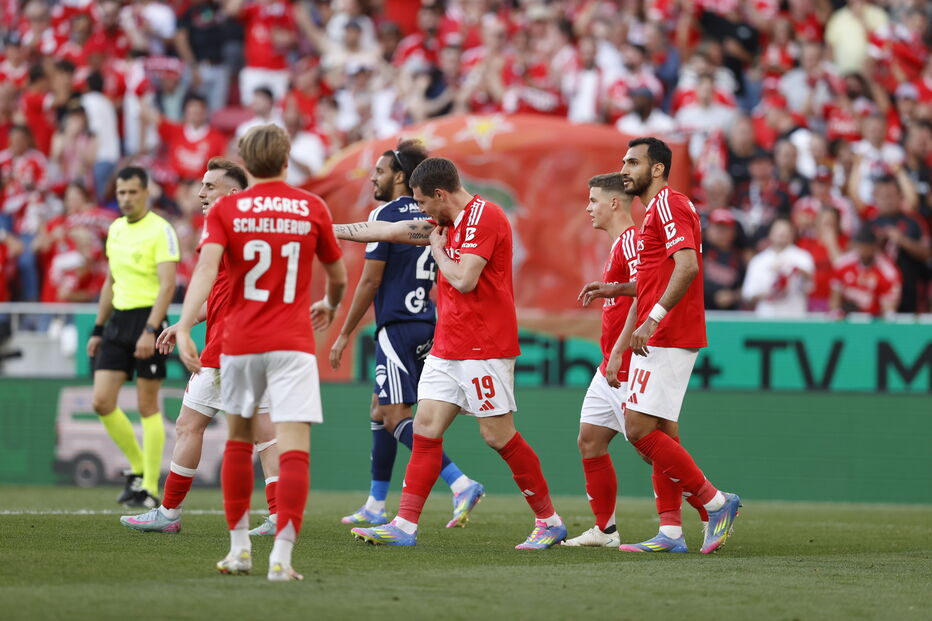 Andrea Belotti faz mão cheia para as 'águias'