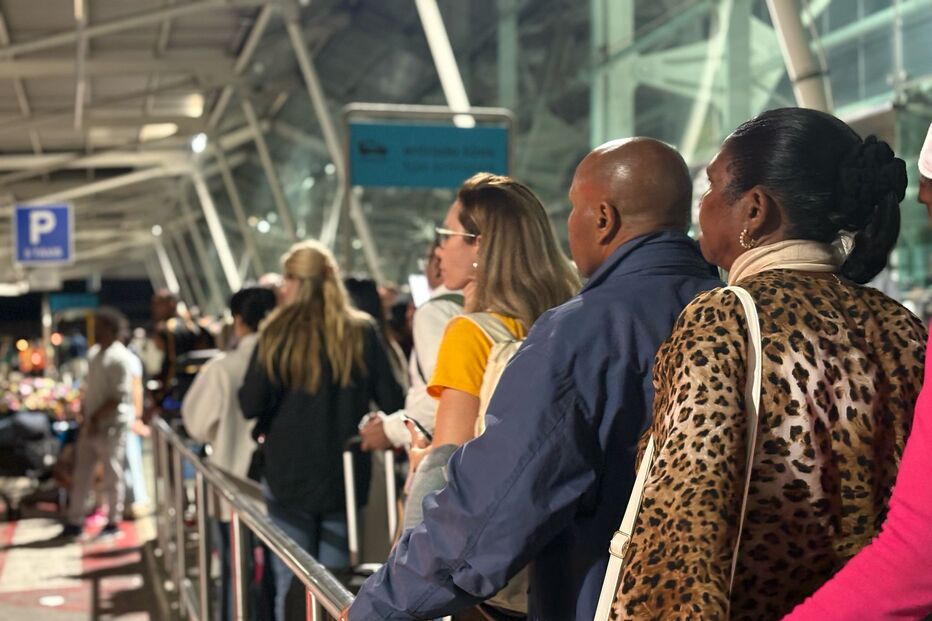 Aeroporto de Lisboa já tem eletricidade. Centenas de passageiros ainda sem malas