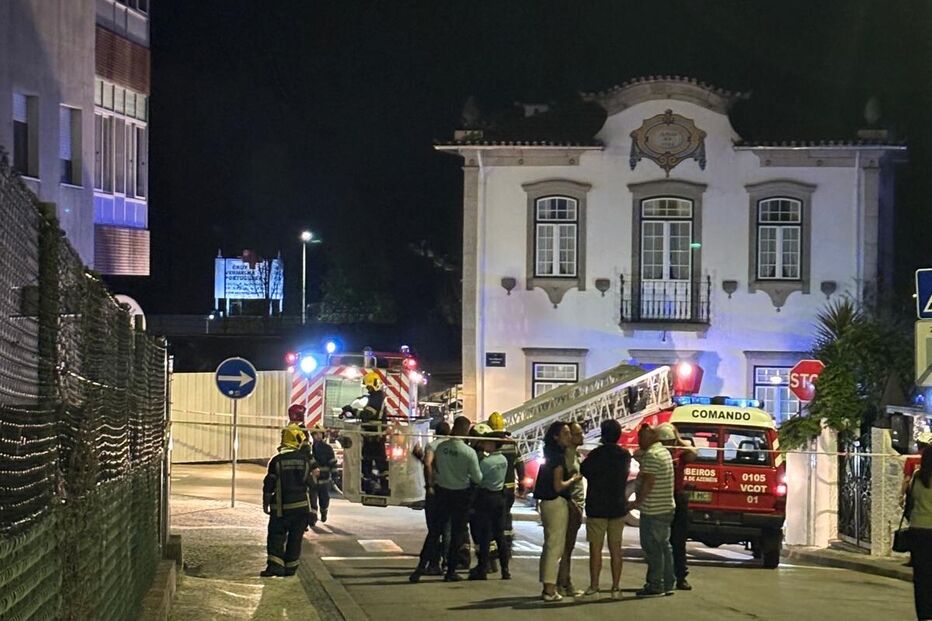 Incêndio deflagra em habitação em Oliveira de Azeméis