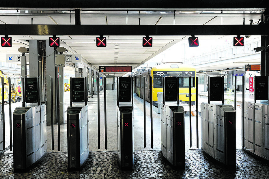 Comboios estiveram entre os transportes mais afetados e dificultaram regresso a casa