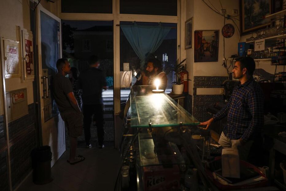  Bairro da Liberdade 'às escuras' após apagão em Portugal 