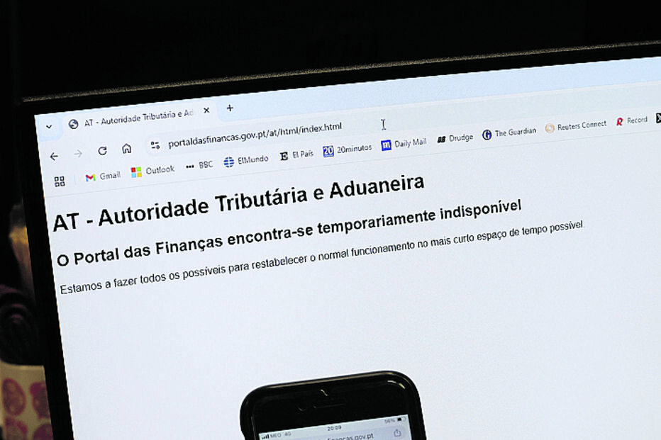 Site das Finanças em baixo