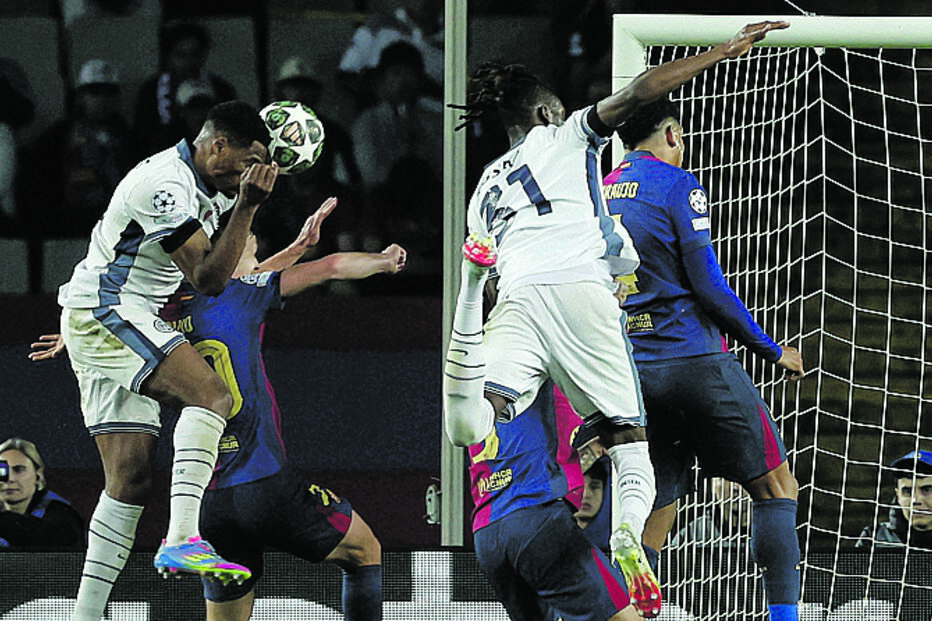 Dumfries, do Inter, bisou na partida, que ficou empatada 3-3