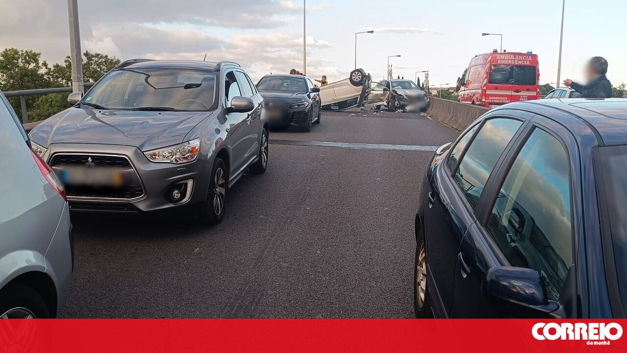 Shocking Collision in Lisbon Leaves One Injured After Five-Car Pileup