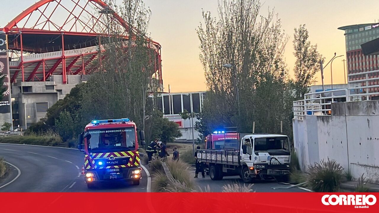 Man Injured in Car Crash on Lisbon's Second Circular Road - Urgent Assistance Ongoing