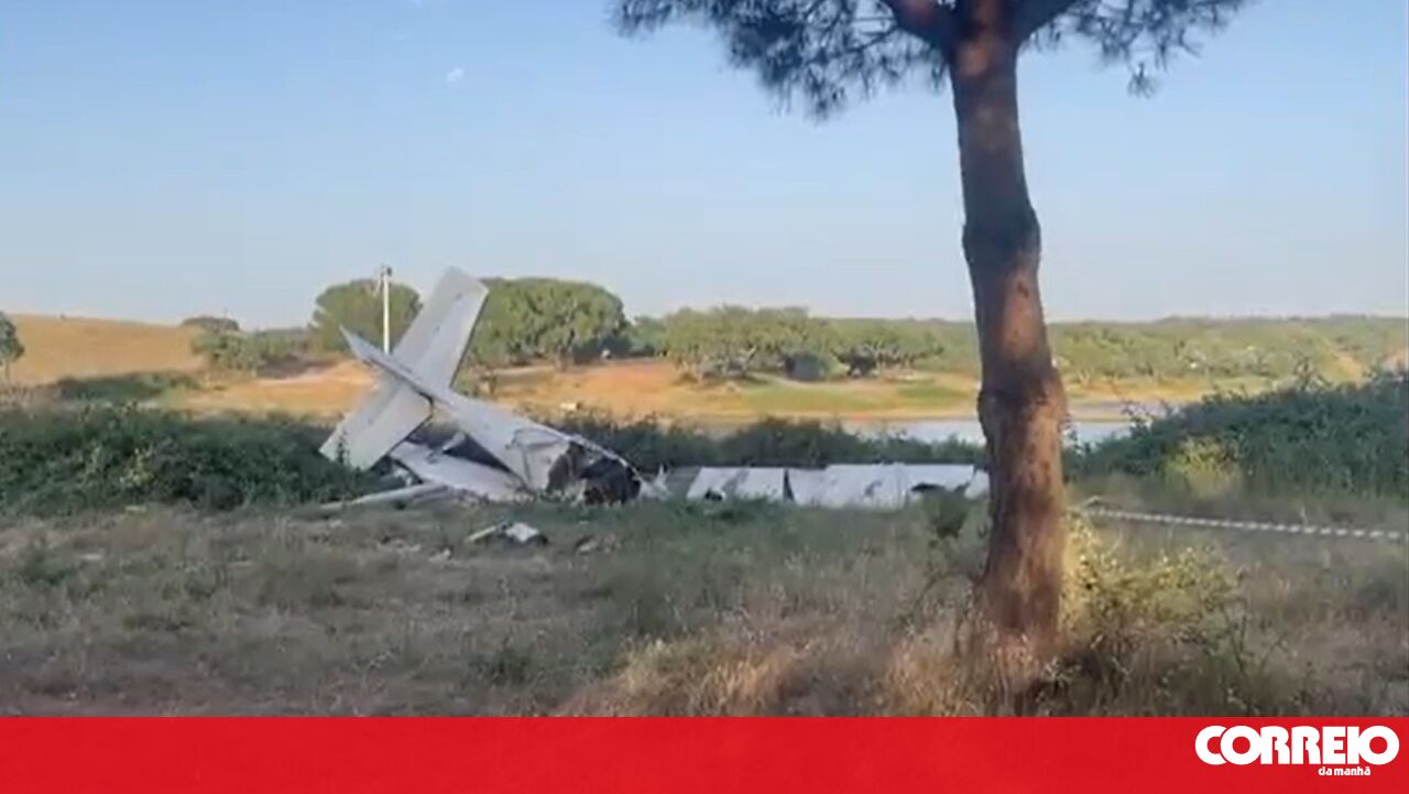 "Aeronave Cai em Herdade de Alcácer do Sal: Mistério e Drama nos Céus de Portugal!" #ÚltimasNotícias #Portugal "Aeronave Cai em Herdade de Alcácer do Sal: Mistério e Drama nos Céus de Portugal!" #ÚltimasNotícias #Portugal