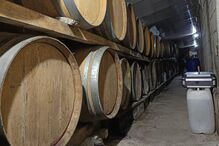 Adega onde a GNR apreendeu as bebidas