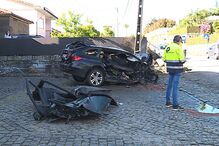 Viatura ficou destruída