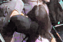 Rúben Dias e Maya Jama apanhados aos beijos 