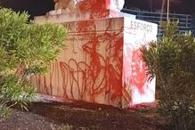 Estátua do leão junto do Estádio de Alvalade vandalizada