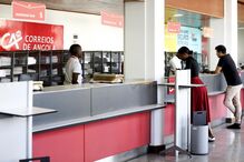 Centenas de boletins para voto postal aguardam eleitores nos Correios de Angola 