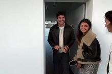 José Condessa com a namorada, Luisinha Oliveira, na nova casa