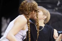 Shakira beija o filho, Sasha