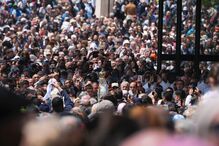 Emoção e fé na procissão do Adeus, em Fátima