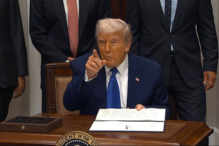 Trump lança duras críticas à ABC após pergunta de jornalista sobre jato de luxo oferecido pelo Qatar 