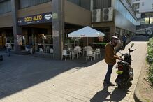 Seis jovens com carapuço e máscaras cirúrgicas assaltam pastelaria no Porto