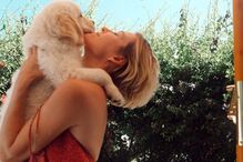 Influencer Márcia com a cadela Cali