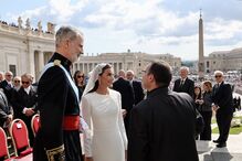 Letizia e Felipe VI na Praça de São Pedro