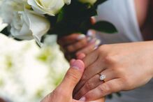 João Mário pede namorada em casamento