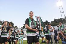 Vyktor Gyökeres com a Taça de Portugal