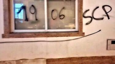 Casa do Benfica de Quarteira vandalizada com frases alusivas à claque Juve Leo