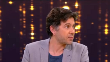 "É a conjugação de discrição perfeita": Ricardo Azedo sobre noivado de Júlia Palha com Frederico Murta