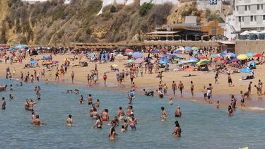 Albufeira inicia época balnear apesar da falta recorrente de nadadores-salvadores