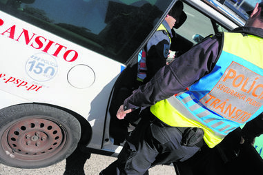 Dupla que atropelou PSP em Lisboa apanhada em Albufeira