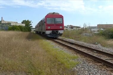 Mulher foi colhida por comboio