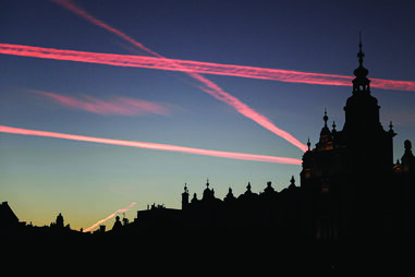 ‘Chemtrails’ é a teoria de que as linhas deixadas pelos aviões são químicos  