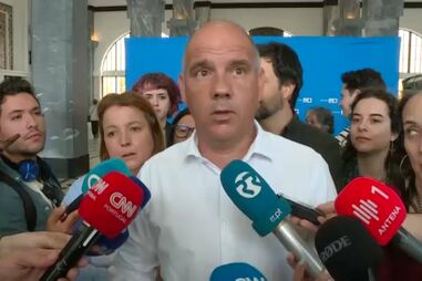 Paulo Raimundo sugere "patins" aos que não cumprem promessas em sessão de mobilidade