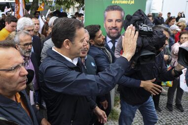 Luís Montenegro em campanha em Espinho