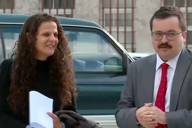 Mónica Lourenço acompanhada do advogado