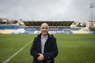 Paulo Raimundo no estádio António Coimbra da Mota, na Amoreira