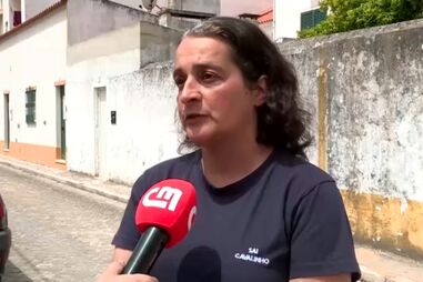 Mãe de aluno de 13 anos diz que o filho foi asfixiado por colega na sequência de uma briga por um baloiço
