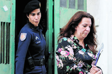 Rosa Grilo é a prisioneira mais famosa da cadeia de Tires e muitas vezes é chamada a mediar conflitos