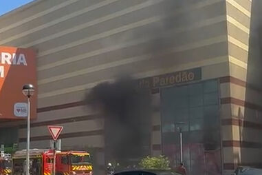 Bombeiros combatem incêndio no solário do NorteShopping