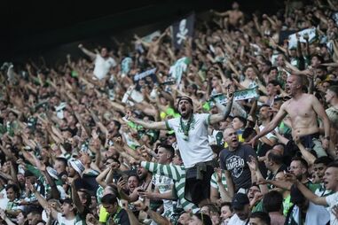 Adeptos do Sporting a festejar