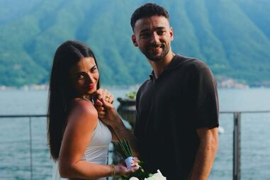 João Mário pede namorada em casamento