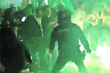 Intervenção policial ocorreu quando foram acesas as tochas e disparado fogo de artifício