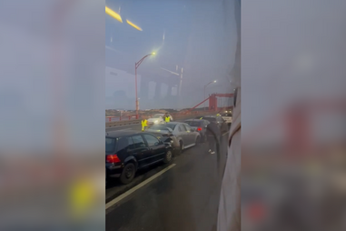 Acidente entre seis carros faz dois feridos na Ponte 25 de Abril no sentido Lisboa-Almada
