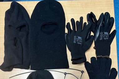 Entre o material apreendido pela PSP aos três assaltantes, consta um crachá falso de polícia 