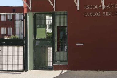 Família apresenta queixa à PSP por tentativa de rapto de criança em frente a escola na Arrentela