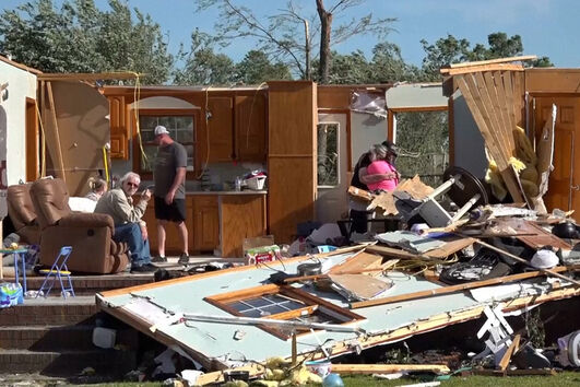 Imagens impressionantes mostram rasto de destruição após fortes tempestades atingirem EUA  