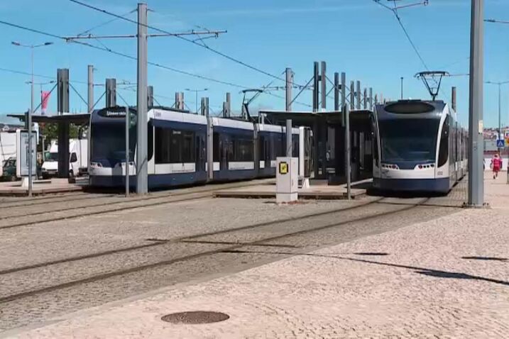 Casal saiu do Metro a correr e deixou bebé no terminal de Cacilhas